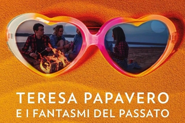 Sulla copertina di Teresa Papavero e i fantasmi del passato ci sono un paio di occhiali da sole che riflettono degli amici in spiaggia davanti a un falò