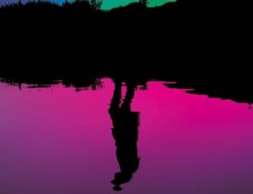 Sulla copertina di Solo un'altra persona scomparsa di Gillian McAllister c'è l'ombra di una donna irriconoscibile, riflessa in uno specchio d'acqua