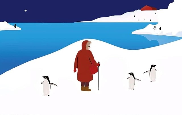 Sulla copertina de L'incredibile viaggio della novantenne salvata dai pinguini di Hazel Prior c'è l'illustrazione di una donna con una pesante giacca rossa che cammina sul ghiaccio circondata dai pinguini