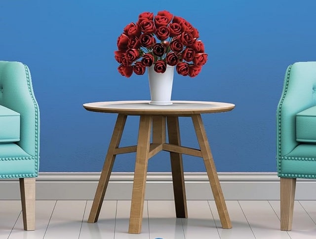 Sulla copertina di Fino alla fine di Helga Flatland ci sono due poltrone color verde acqua e un tavolino su cui è appoggiato un vaso di rose rosse