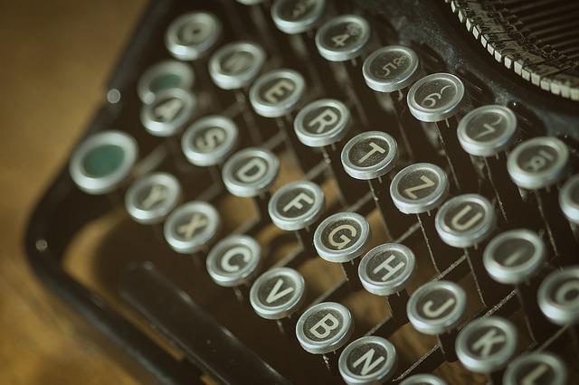 macchina da scrivere per corso di scrittura