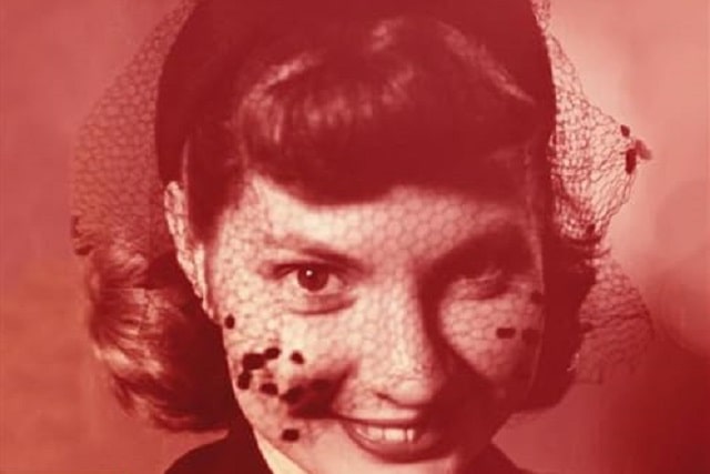 Sulla copertina di Miss Margaret Ridpath e lo smantellamento dell'universo di Don Robertson c'è la foto di una giovane donna con un cappellino e una veletta